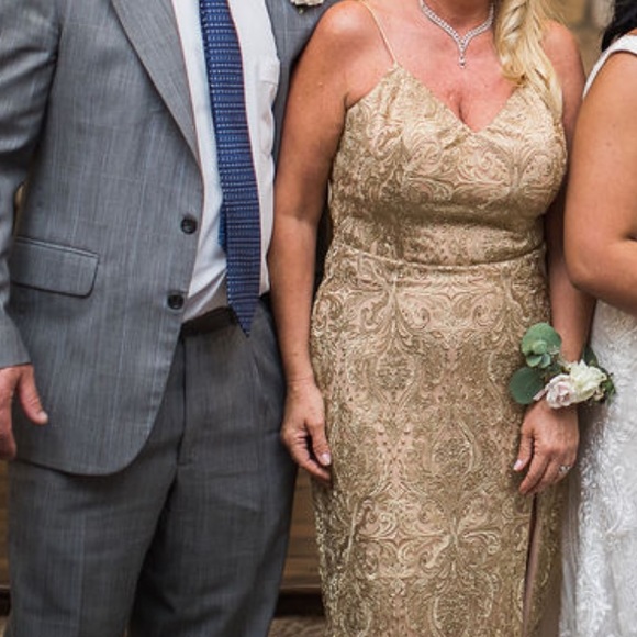 Formal gown - Picture 5 of 7